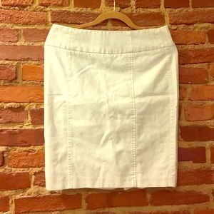 Curvy white pencil skirt