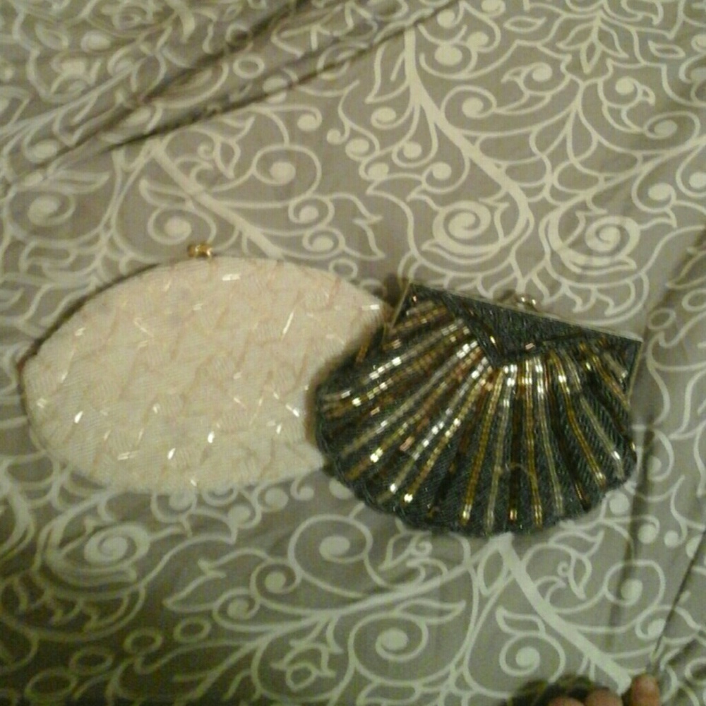 Lot of 2 clutches