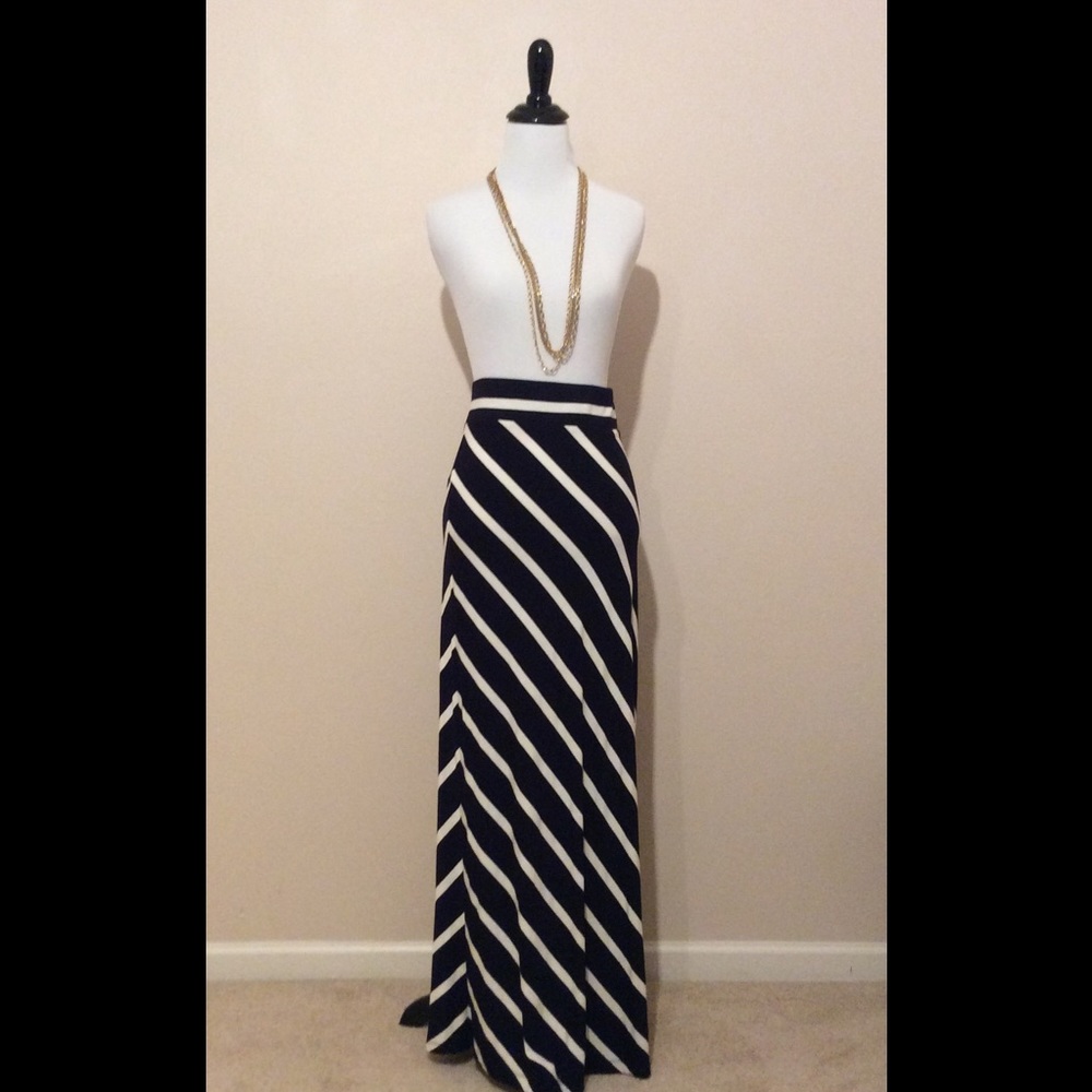 Ann Taylor Navy and White Maxi skirt 👜