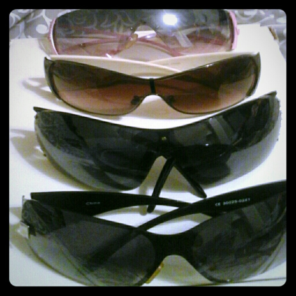 Lot of 4 pairs of sunglasses