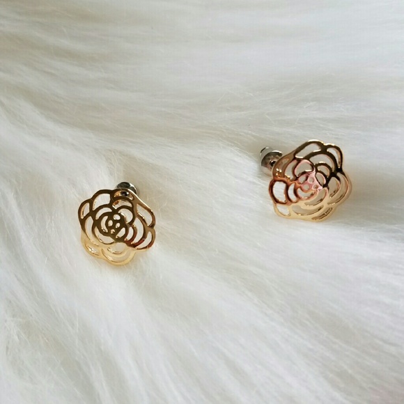 Camellia Flower Hollow Earrings - Picture 1 of 2