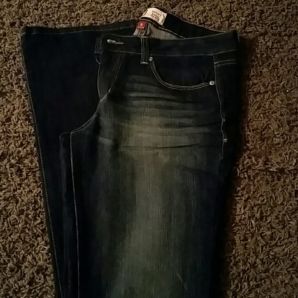 Lei low-rise slim boot cut size 9