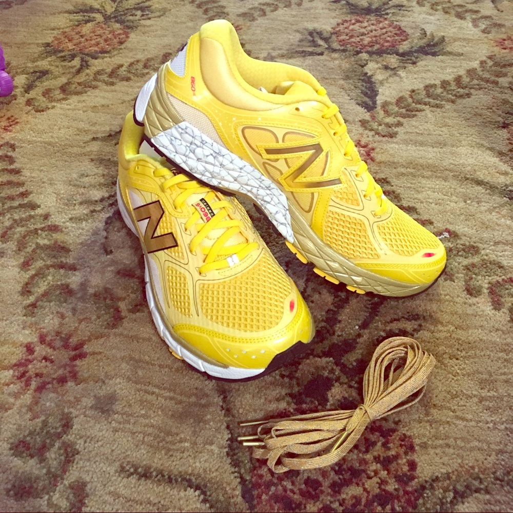 New Balance 2016 Minnie Mouse running shoes!