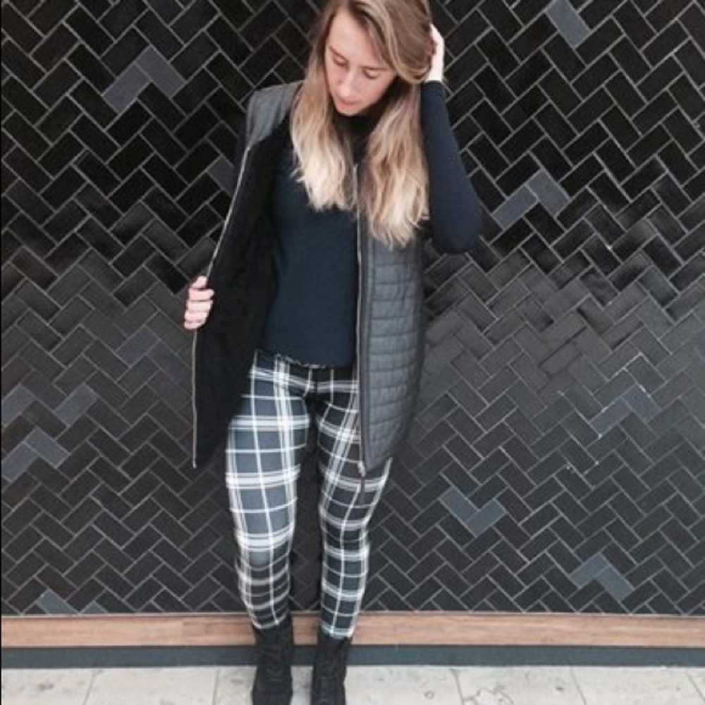 Lululemon Black and white plaid wunder unders!