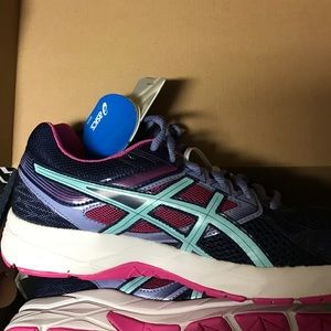 Asics tennis shoe