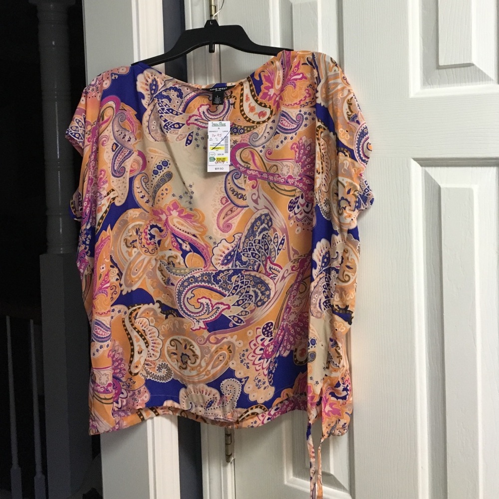 ❤️❤️❤️multi colored top with tie at waist