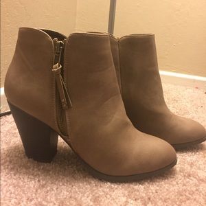 Cognac (tan) ankle booties