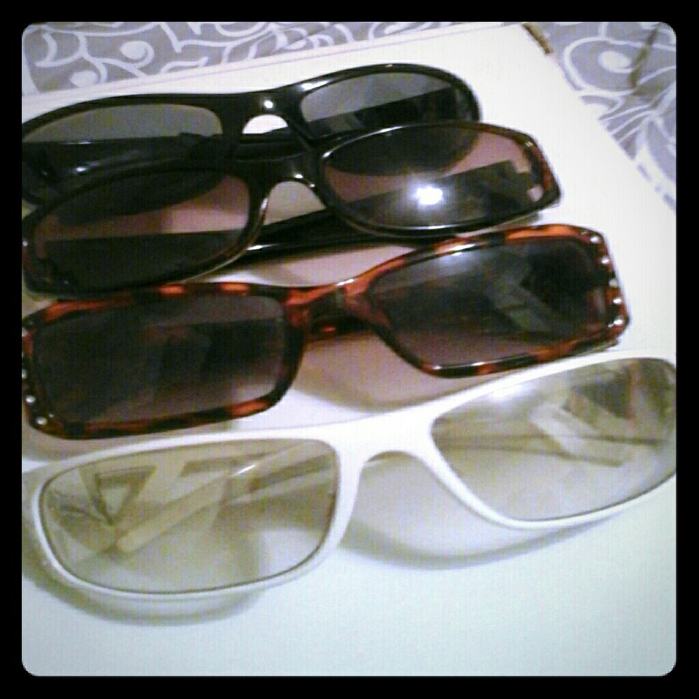 Lot of 4 pairs of sunglasses