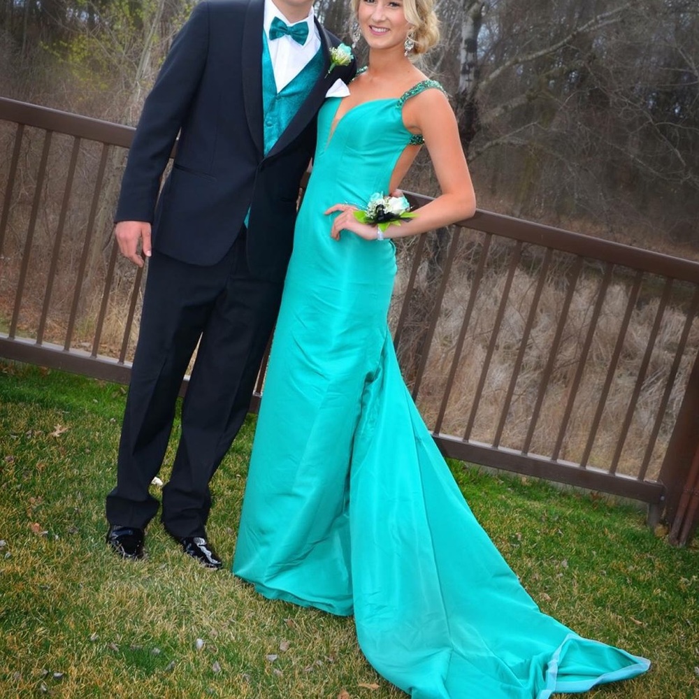 Emerald Sherri Hill size 4 dress