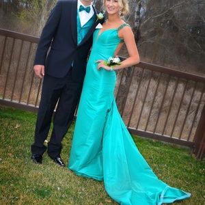 Emerald Sherri Hill size 4 dress