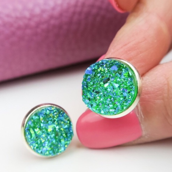 Reserved New Green sparkly earrings - Picture 2 of 2