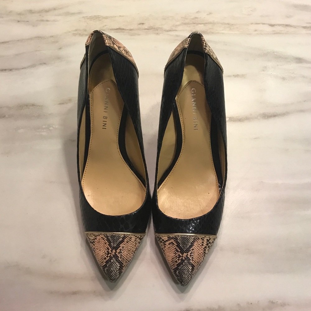 ✨Gianni Bini snake skin accented heels