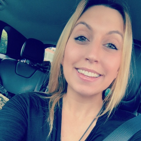 Meet your Posher, Kenna - Picture 2 of 4