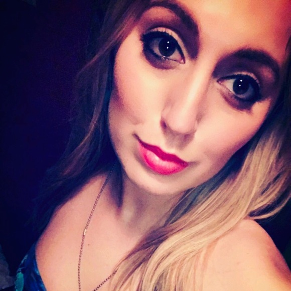 Meet your Posher, Kenna - Picture 3 of 4