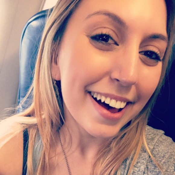 Meet your Posher, Kenna - Picture 4 of 4