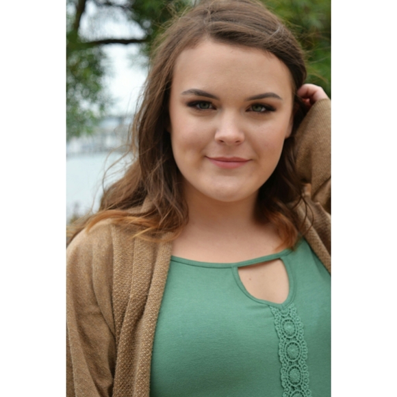 Meet your Posher, Rachel - Picture 1 of 1