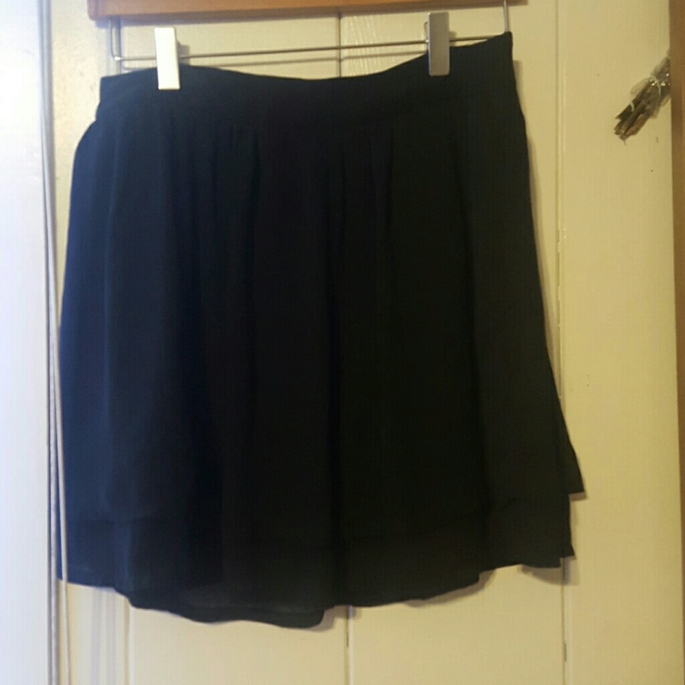 H&M Flowy black skirt