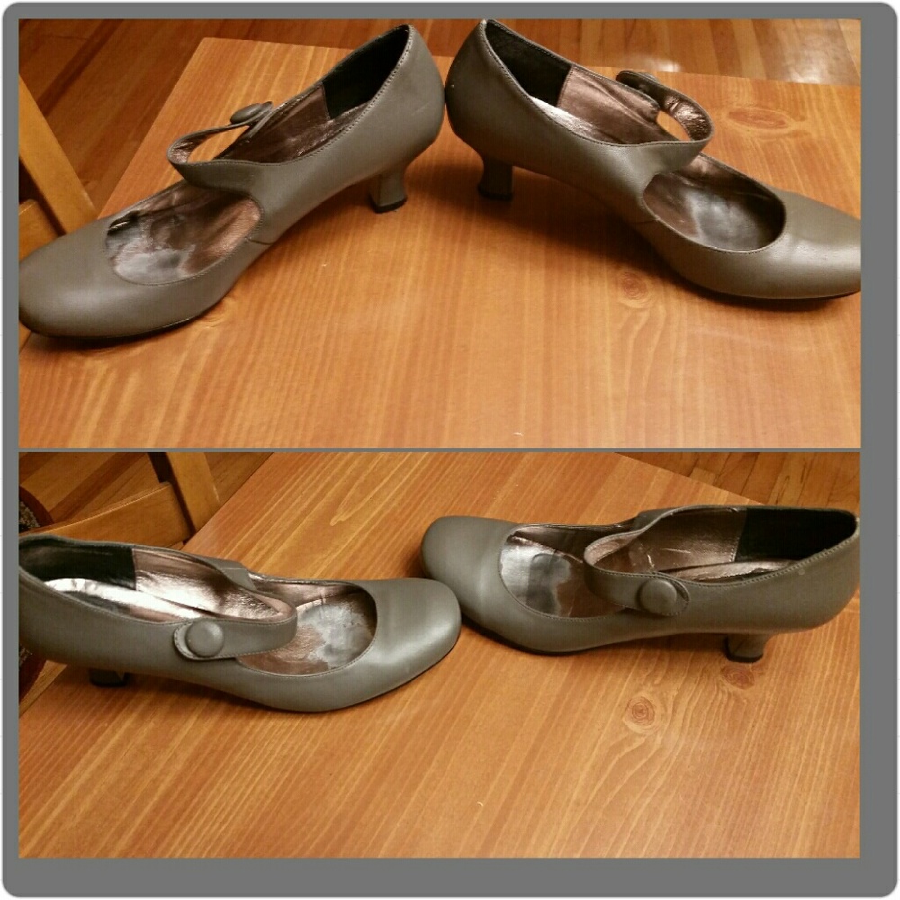 Womens Array brand Gray Pumps