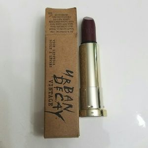 Urban Decay Vintage in Bruise