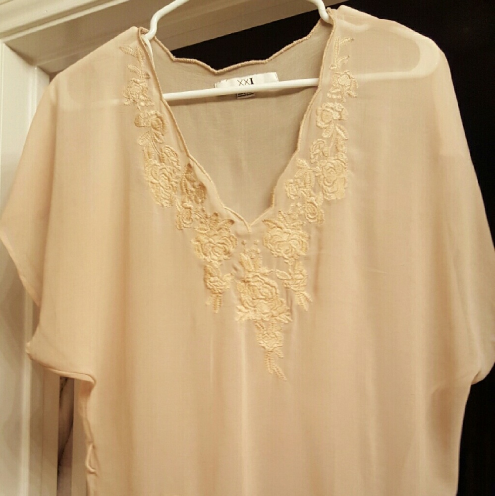 CREAM TOP - FOREVER 21 - S - $10