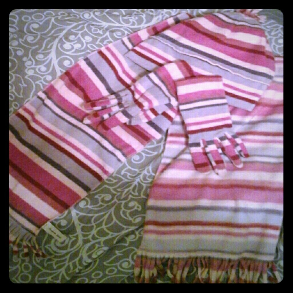 3 piece hat scarf and gloves