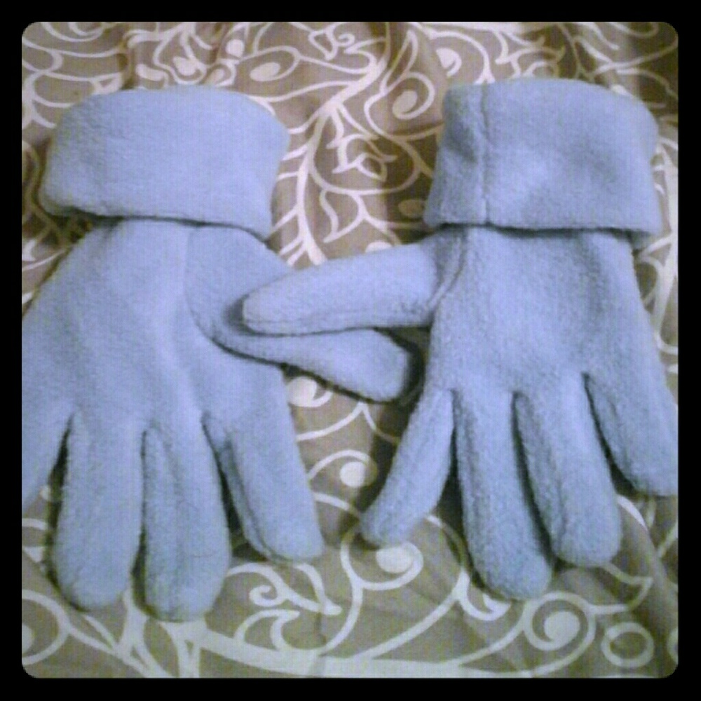 1 pair of baby blue gloves