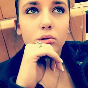 Meet your Posher, Courtnee