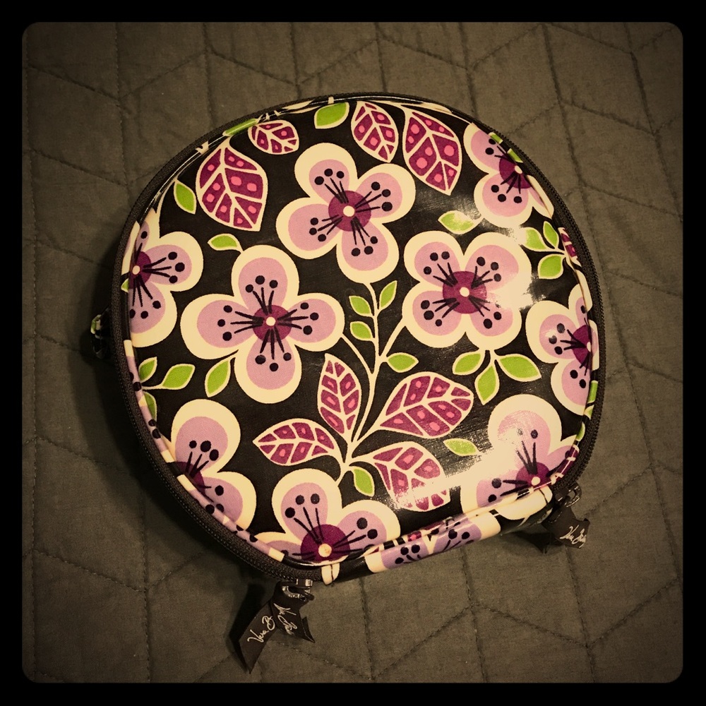 Cosmetic bag