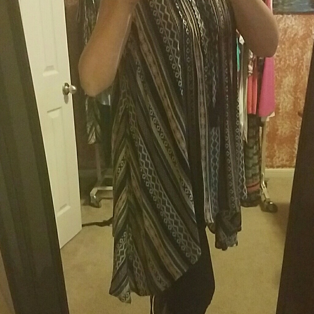🔴SOLD🔴Can't unsee this tunic top. - Picture 5 of 8