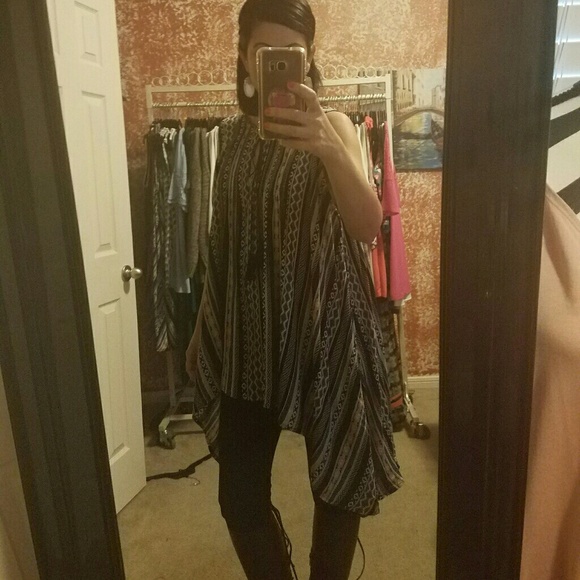 🔴SOLD🔴Can't unsee this tunic top. - Picture 3 of 8