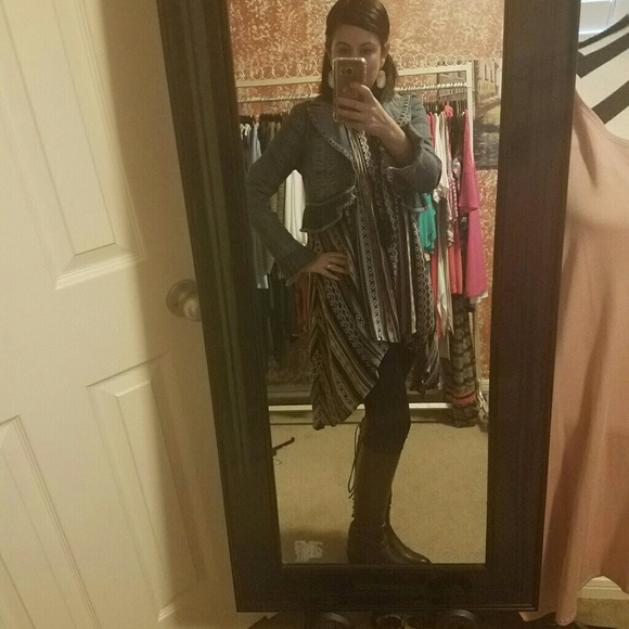 🔴SOLD🔴Can't unsee this tunic top. - Picture 4 of 8