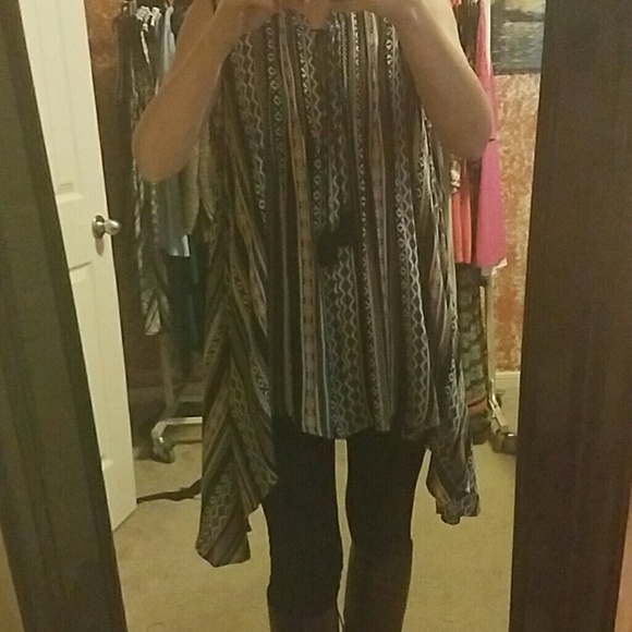 🔴SOLD🔴Can't unsee this tunic top. - Picture 6 of 8