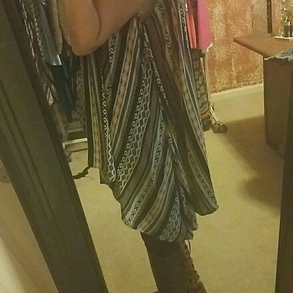 🔴SOLD🔴Can't unsee this tunic top. - Picture 7 of 8