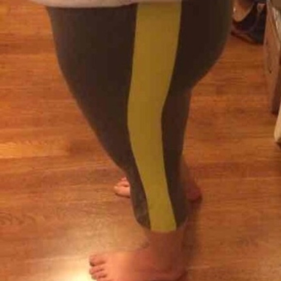 Nike Grey & Lime Capri Leggings - Picture 2 of 3