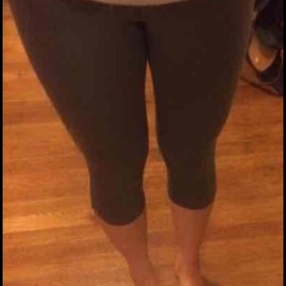 Nike Grey & Lime Capri Leggings - Picture 3 of 3