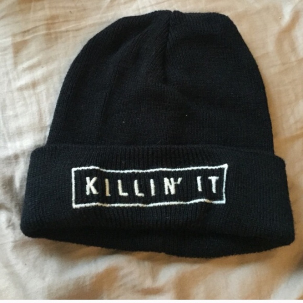 Brandy Melville Killin it Beanie - Picture 1 of 1