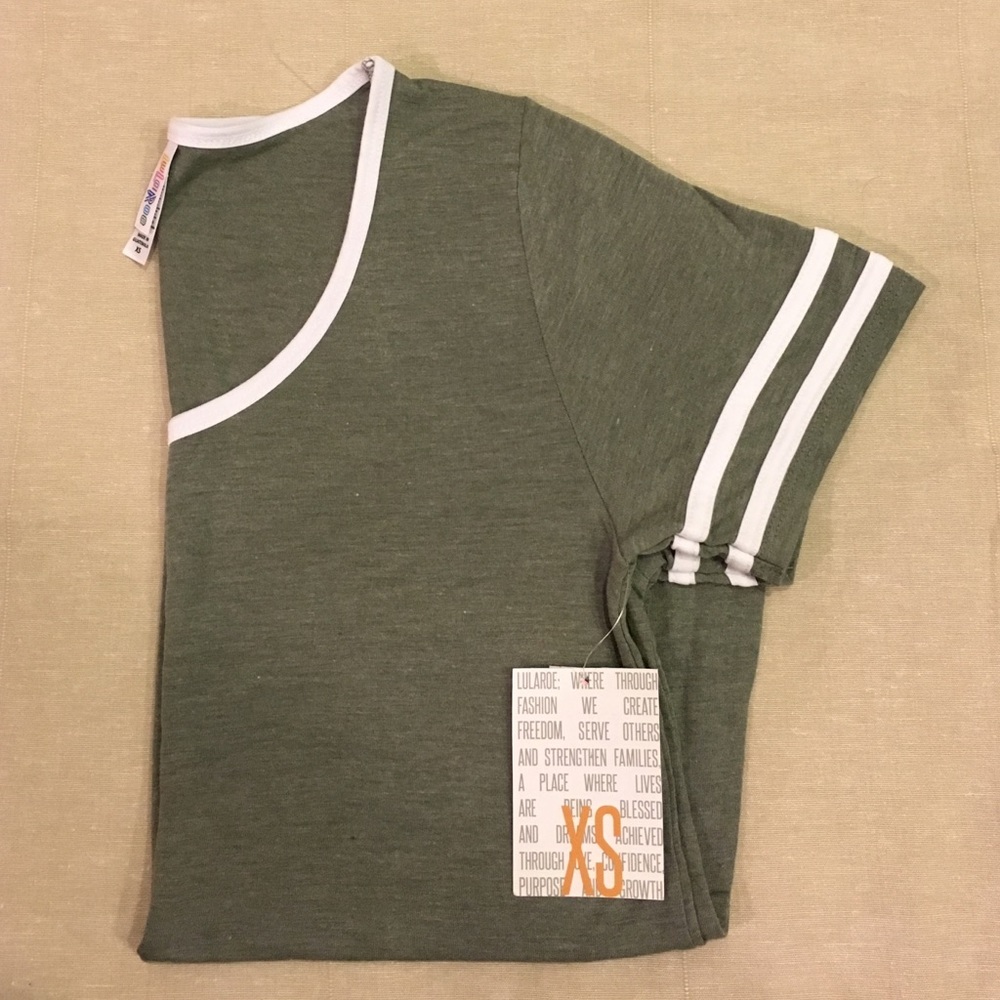 Lularoe Classic T (XS)