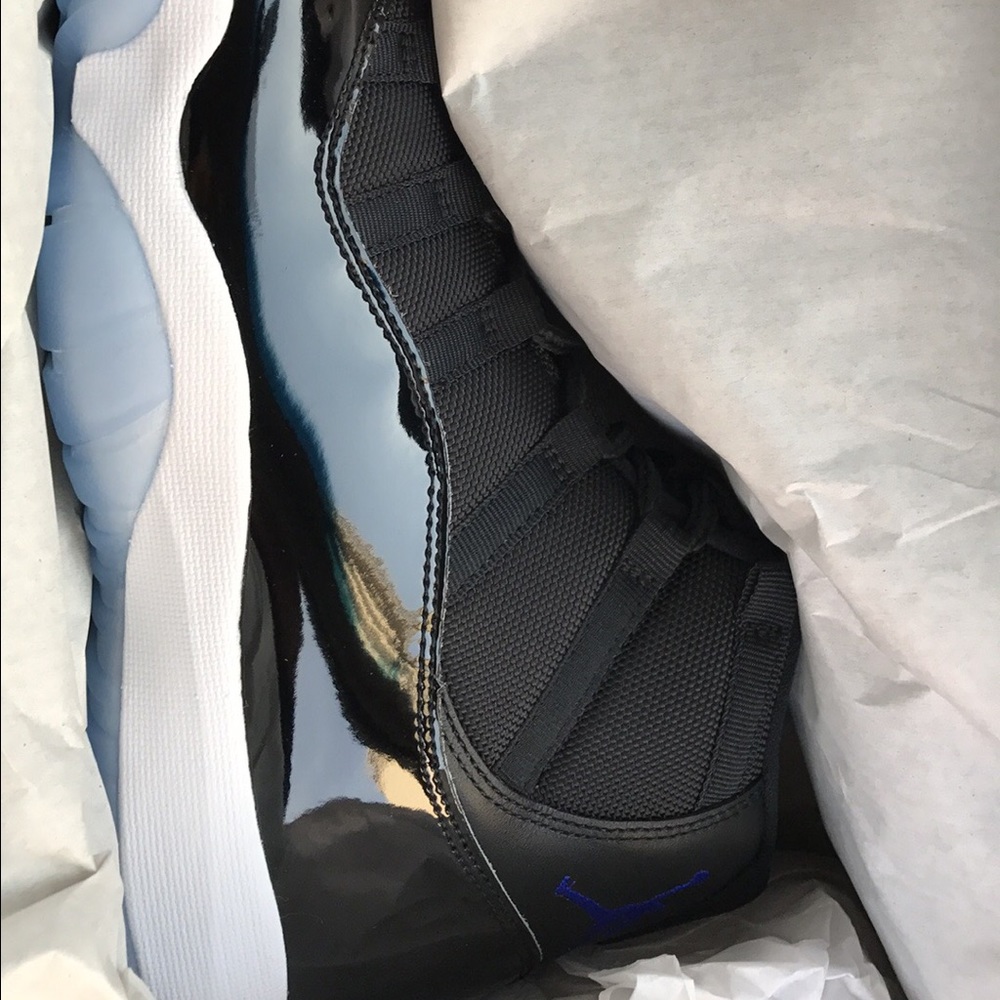 Jordan 11 space jams (2016)