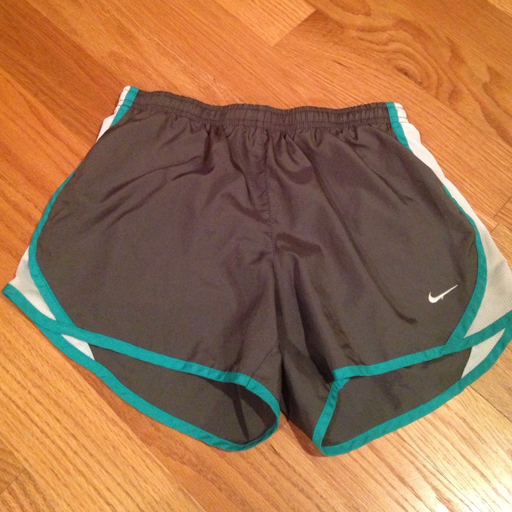 Girl's Nike Tempo shorts