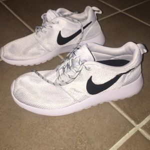 Nike roshes