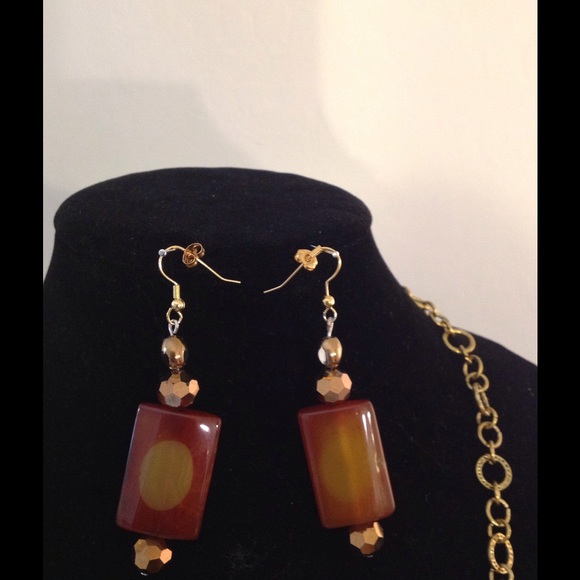 Beaded & imitation gold chained necklace set. - Picture 2 of 2