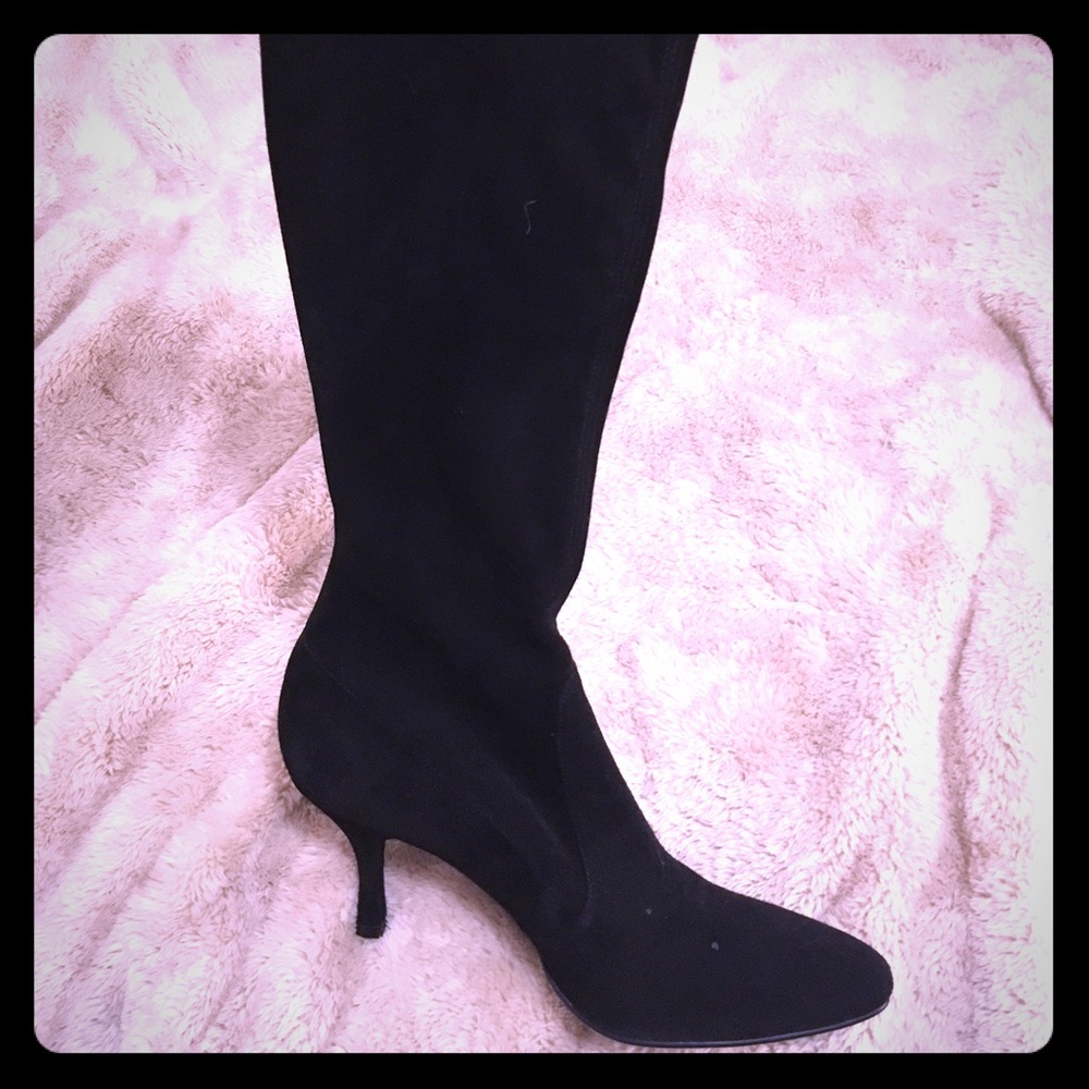Stunning Stuart Weitzman black suede boots