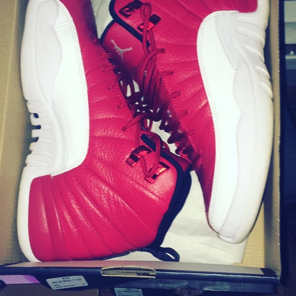 Gym red 12's - Picture 1 of 1