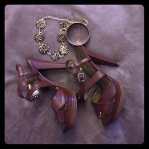 Cute Guess brown leather heels