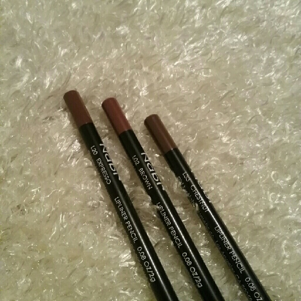 SOLD! CLOSET CLOSING 8/15 Set of 3 Nabi Lip