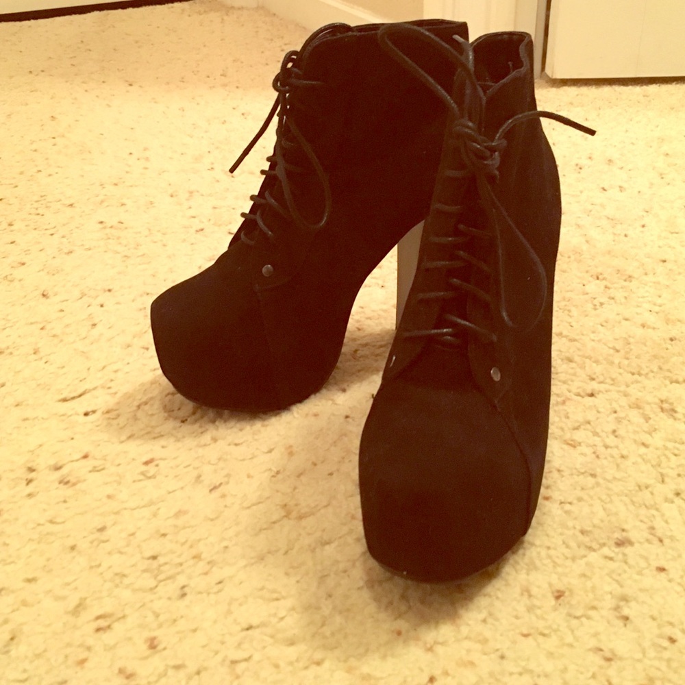 Glaze platforms in Black suede