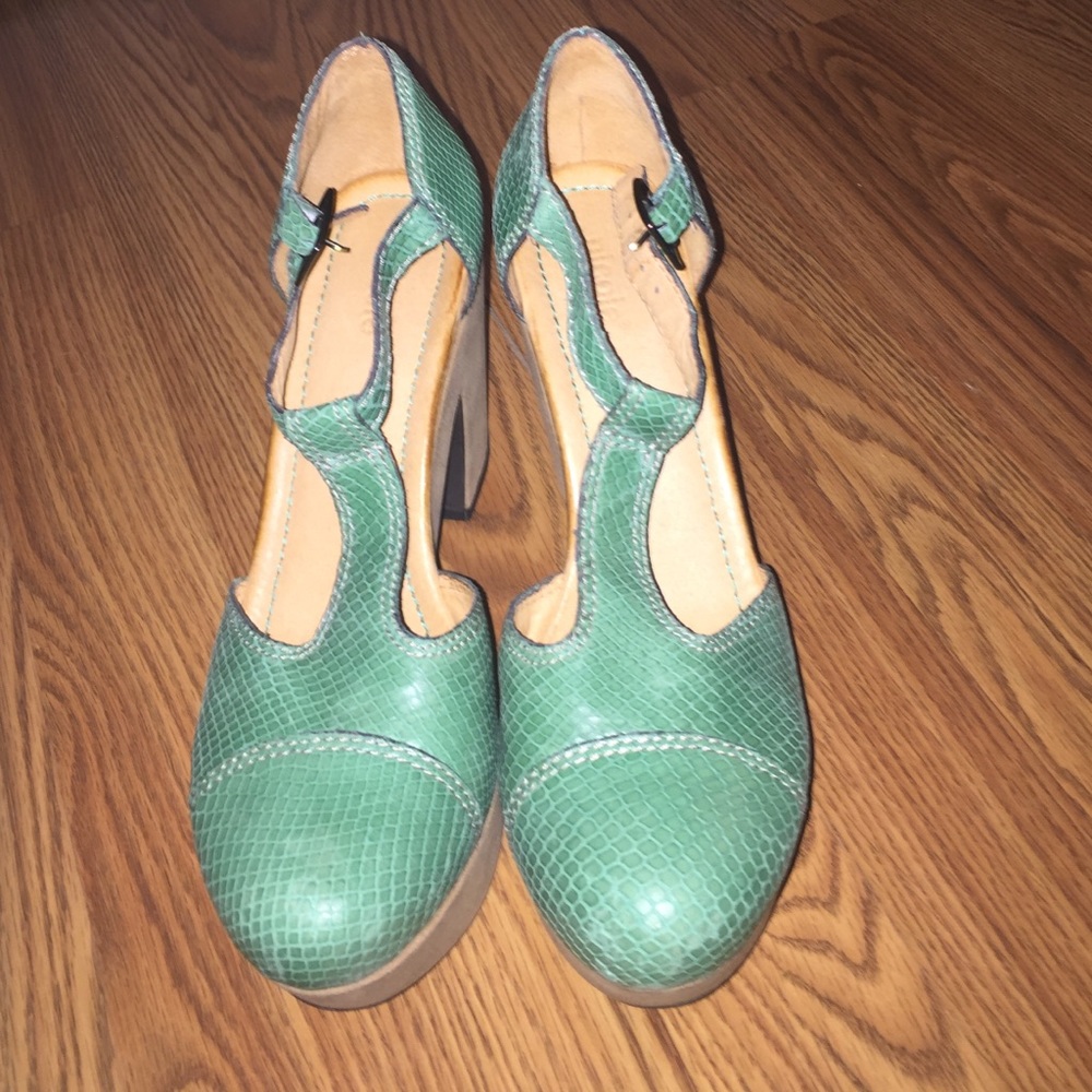 Faux- Snake skin -Nicole platform green shoes