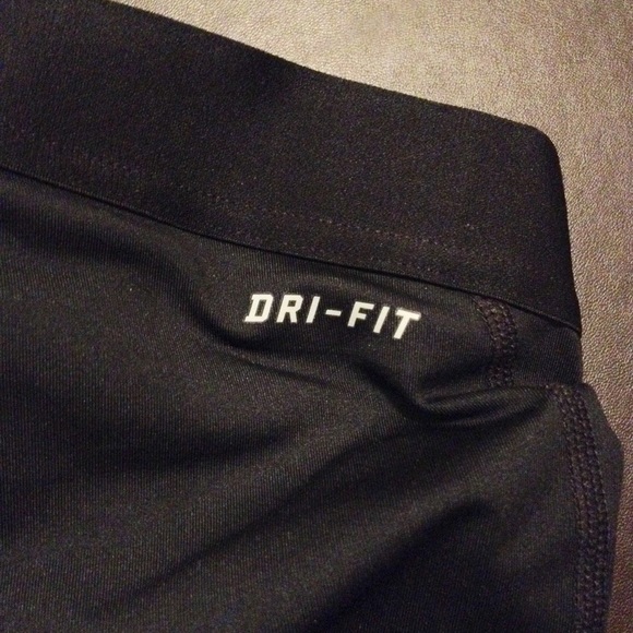 🆕NIKE PRO Hypercool Capri leggings, NWT! Sz S, M - Picture 4 of 4