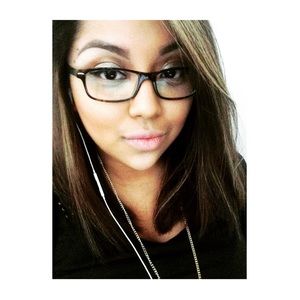 Meet your Posher, Carla