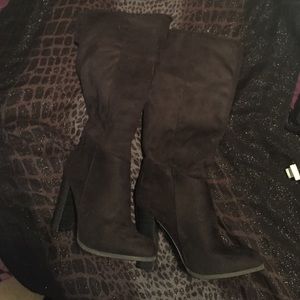 Black heel boots